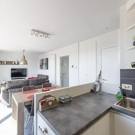 Apartment Stylish 2-bedroom With Terrace, Cleaning Included *