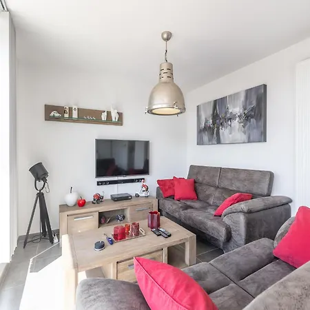 Stylish 2-bedroom With Terrace, Cleaning Included Middelkerke