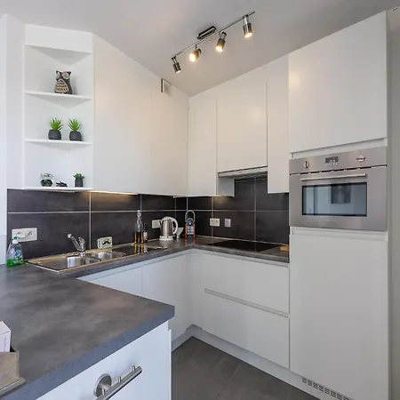 Stylish 2-bedroom With Terrace, Cleaning Included Middelkerke