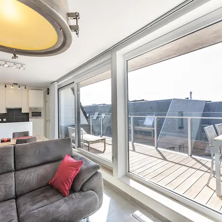 Stylish 2-bedroom With Terrace, Cleaning Included